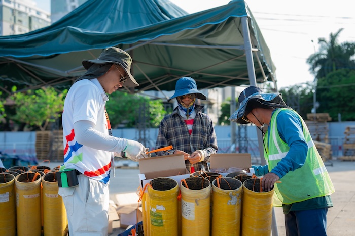 Careful preparation of the French team and Z121 for the Heritage night at the Da Nang International Fireworks Festival 2026. Photo: BTC