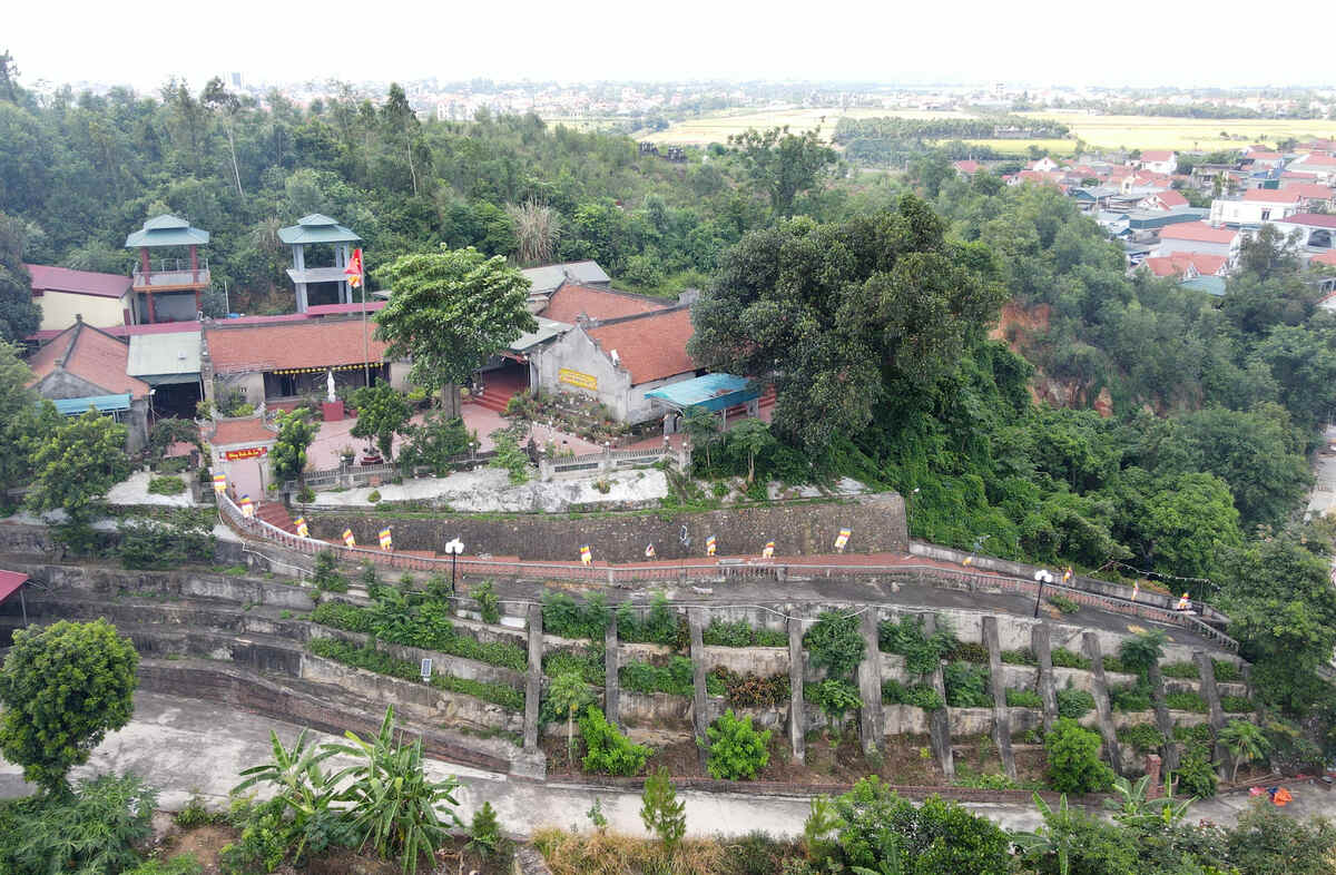 My Cu Pagoda is located on the foot of Che mountain (Dong Trieu ward, Quang Ninh), a mountain in the shape of a turtle. Photo: Nguyen Hue