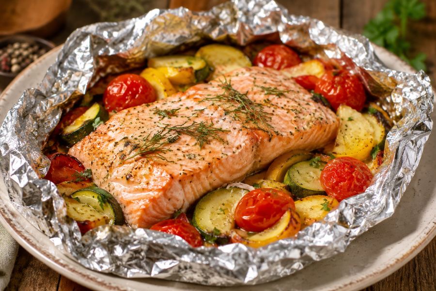 Grilled salmon with foil