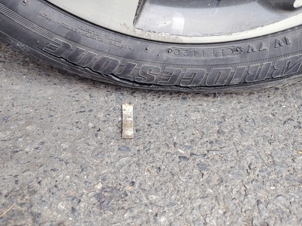 Many people have tires burst out in hot weather. Photo: Xuyen Dong