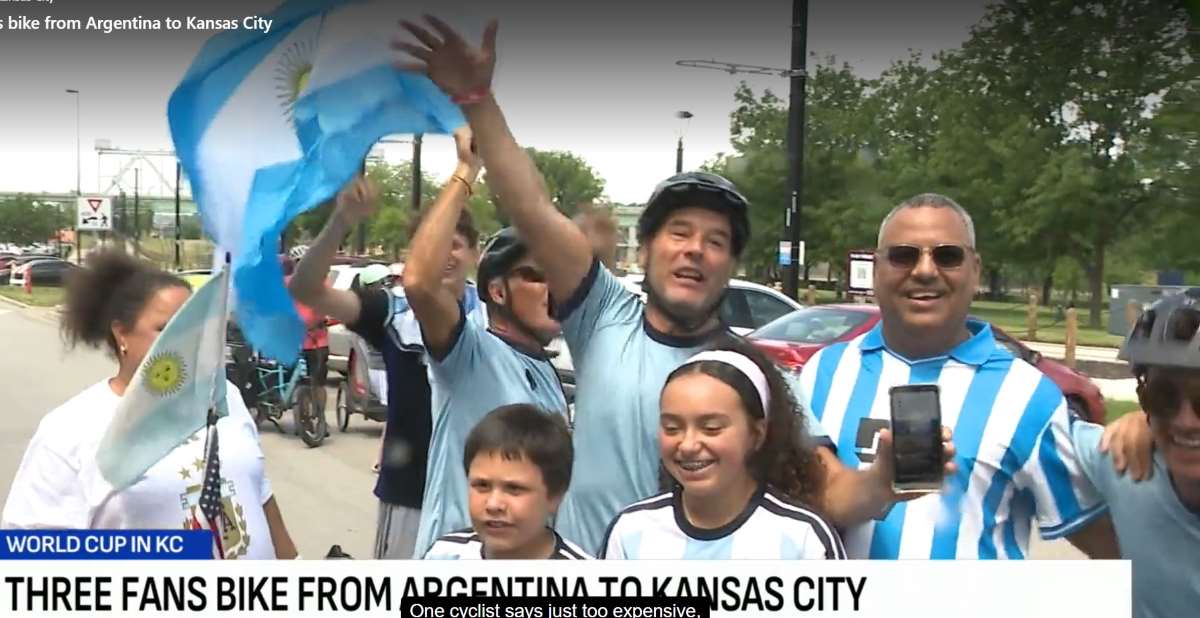 Three Argentine fans cycled for more than 10 months to go to the US to watch the 2026 World Cup. Photo: Cut from video