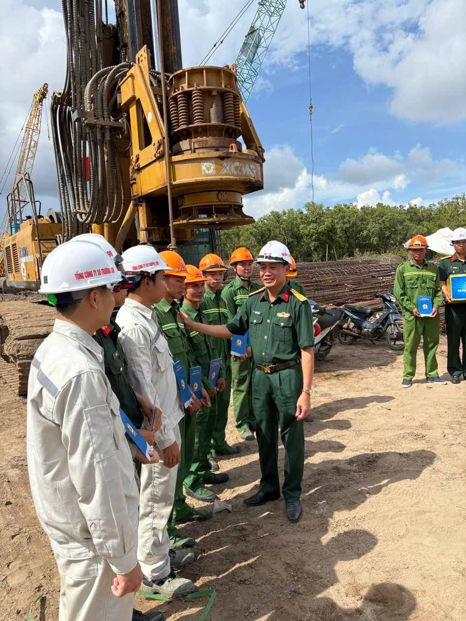Ông Nguyễn Văn Đề Ủy viên Đoàn Chủ tịch Tổng LĐLĐVN, Trưởng Ban Công đoàn Quốc phòng.