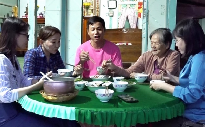 ĐBSCL là vùng có mức sinh thấp so với cả nước. Hình ở một gia đình ở ĐBSCL. Ảnh: Phong Linh.