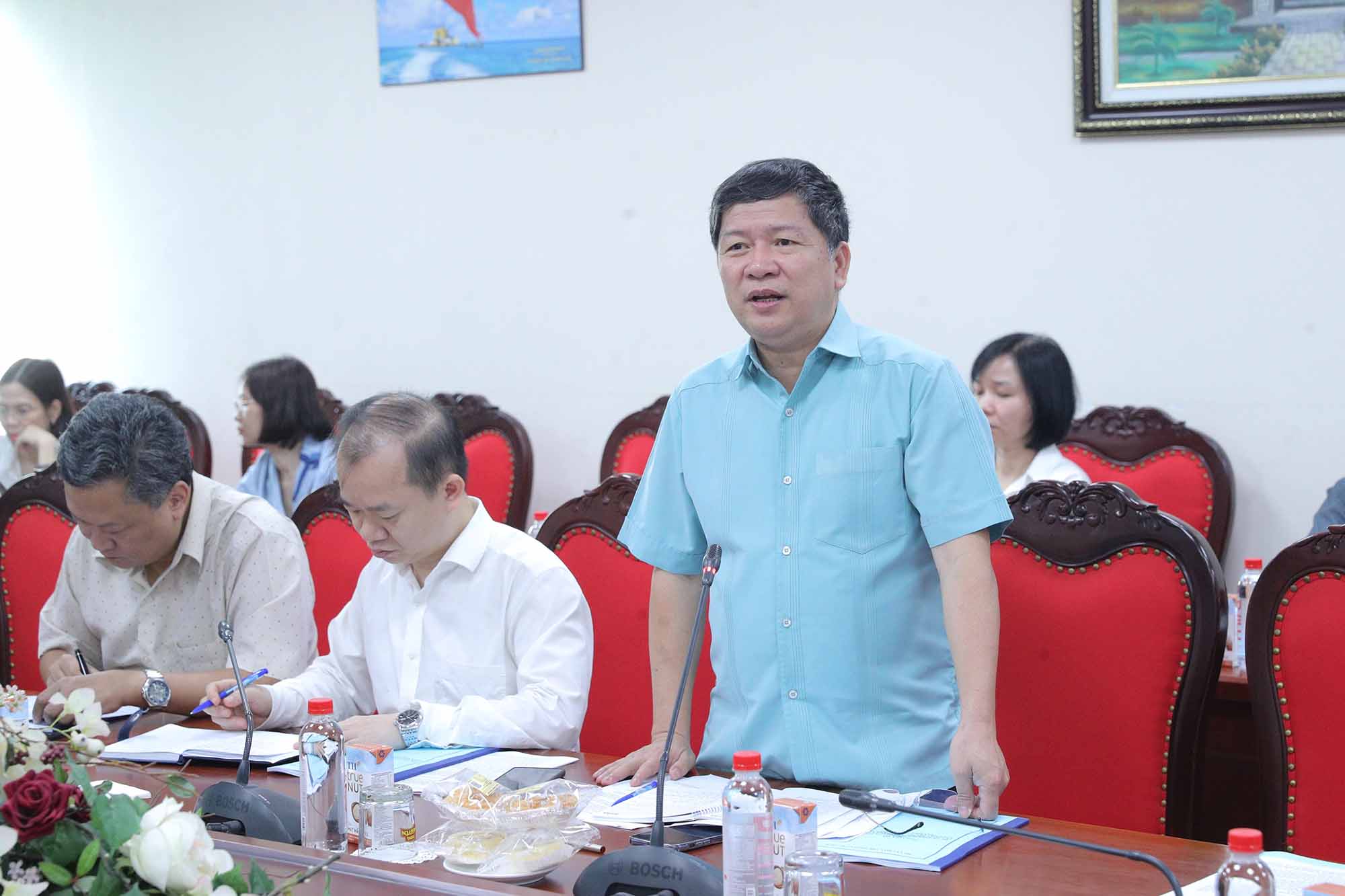 Phó Chủ nhiệm Ủy ban Văn hóa và Xã hội Tạ Văn Hạ. Ảnh: Hồ Long.