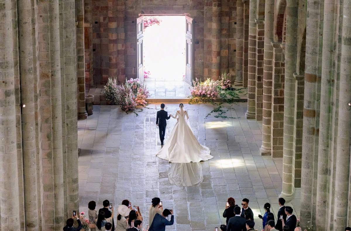 Thousand-year-old French monastery - where He Mengjiao's wedding was held. Photo: Xinhua.