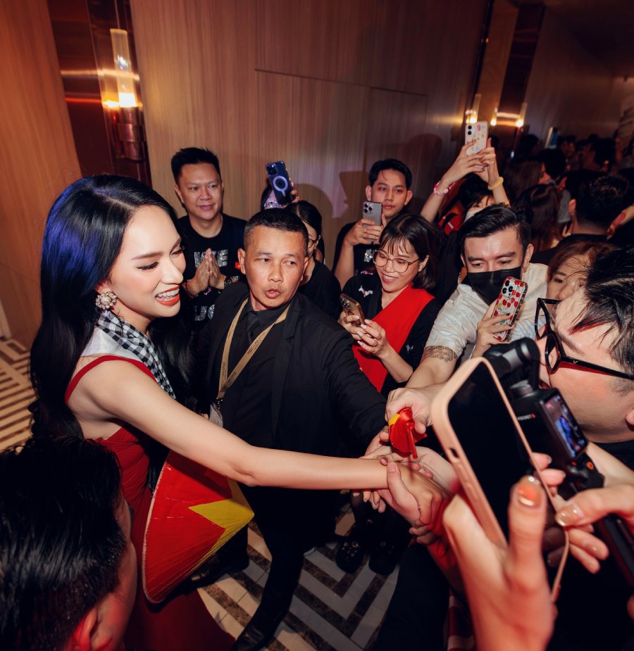 Quyết định của ương Giang trở thành thí sinh chuyển giới đầu tiên của Việt Nam (và Châu Á) tranh tài cùng các đại diện khác tại Miss Universe 2025.