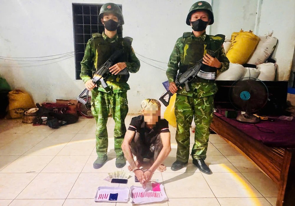 Cracking down on drug dens in the Quang Tri border area. Photo: Quang Tri Border Guard