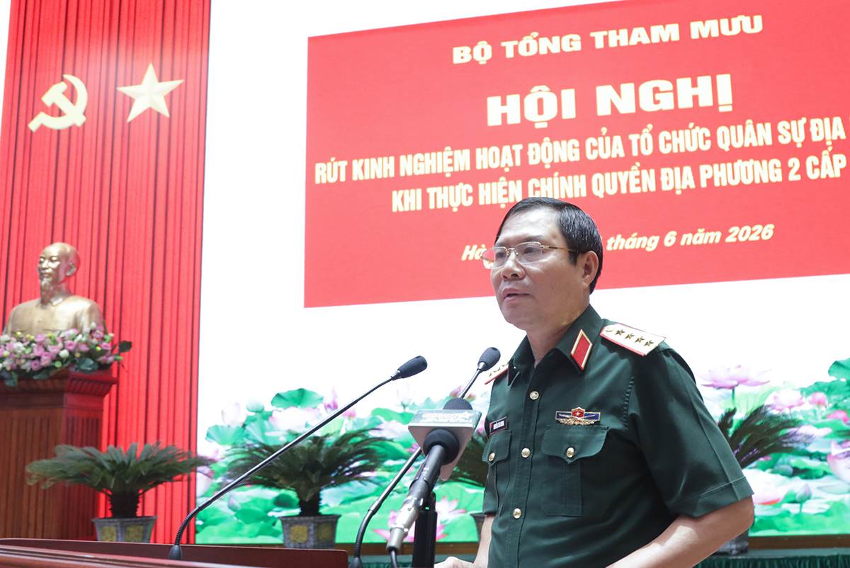General Nguyen Tan Cuong mentioned the requirement to mobilize cadres to meet the payroll of the Commune-level Military Command. Photo: Ministry of National Defense