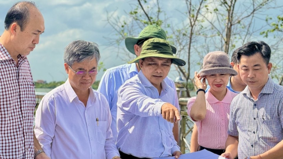 Bí thư Tỉnh ủy yêu cầu sớm khắc phục các điểm xuống cấp nhằm bảo đảm an toàn cho người dân. Ảnh: Hoàng Lộc