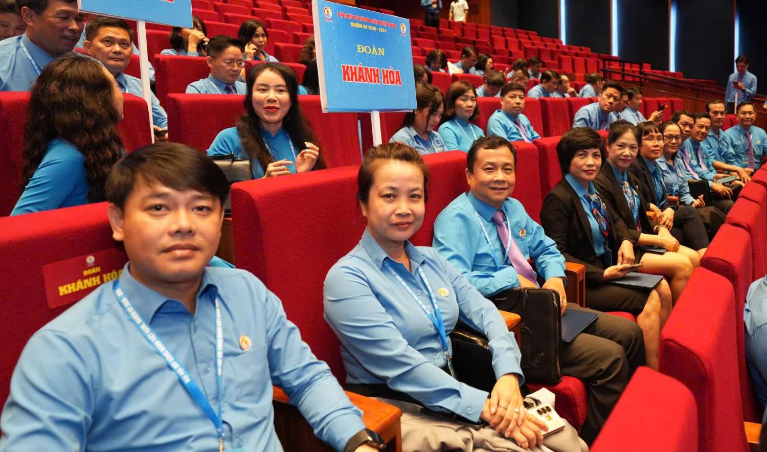 Đoàn đại biểu Công đoàn Khánh Hòa mang theo tâm tư, nguyện vọng của đông đảo đoàn viên, người lao động trên địa bàn tỉnh, tập trung vào một số vấn đề thiết thực gắn với đời sống, việc làm và thu nhập. Ảnh: Hữu Chánh
