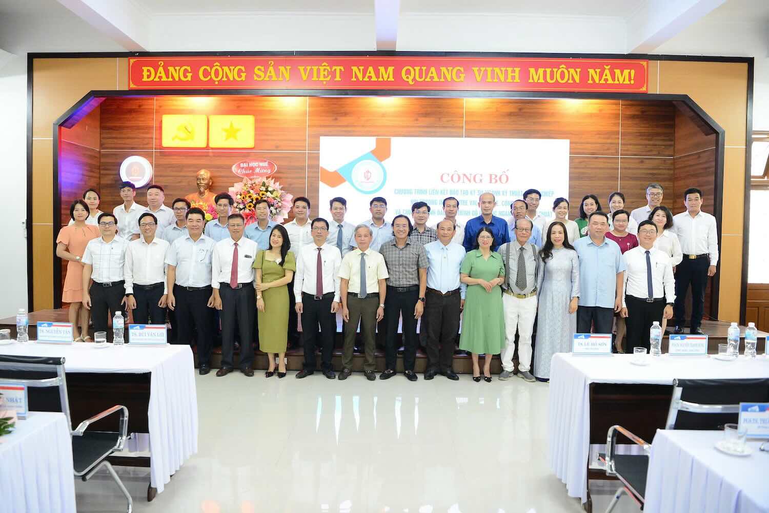 Students of Hue University have more choices to study semiconductor, microchip and nuclear engineering. Photo: Mai Lan.