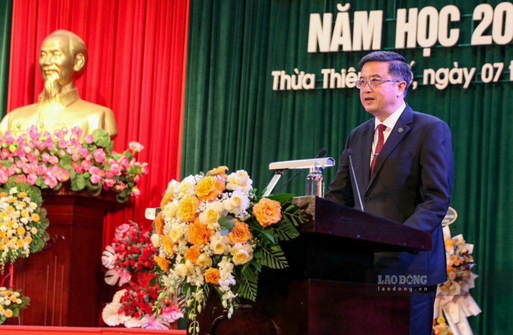 Professor Nguyen Vu Quoc Huy was assigned as Acting Director of Hue University. Photo: Phuc Dat.