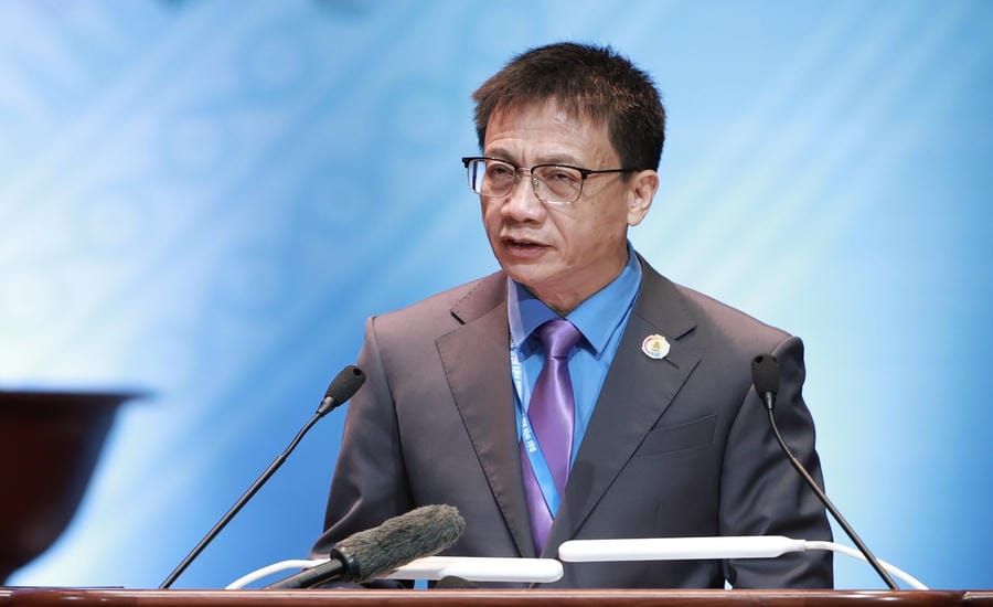 Dr. Nguyen Ngoc An - Member of the Presidium of the Vietnam General Confederation of Labor, Chairman of the Vietnam Education Union - presented a paper: The Trade Union launches and implements patriotic emulation movements among union members and workers, contributing to the development of the industry, localities and the country. Photo: Hai Nguyen