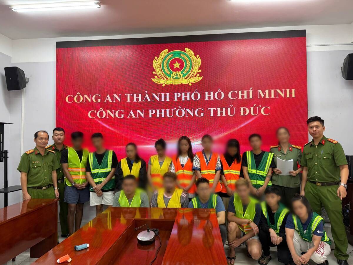 Các đối tượng người nước ngoài có liên quan đến vụ việc tại trụ sở Công an phường Thủ Đức. Ảnh: Công an