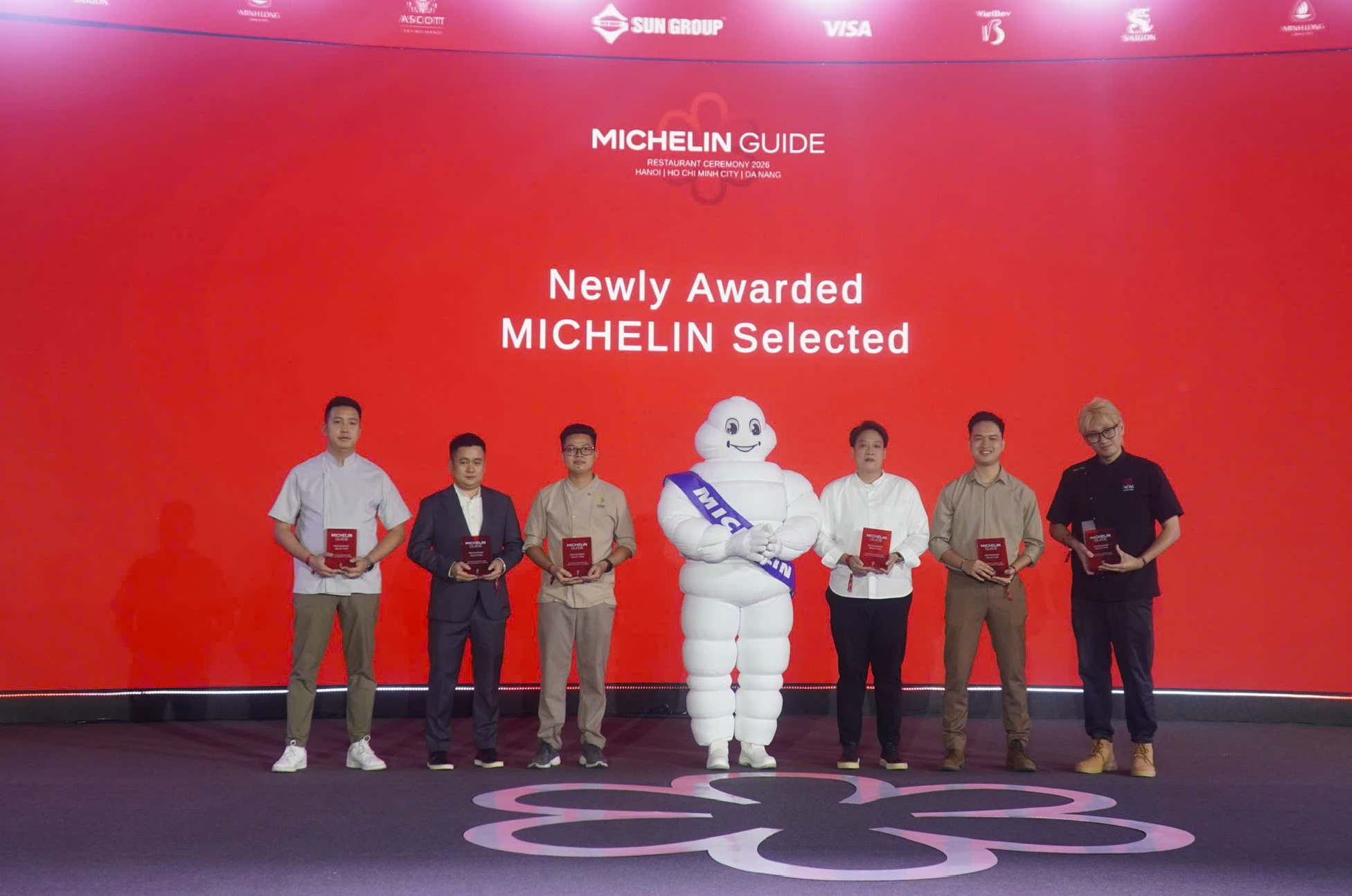 Đại diện các nhà hàng mới đoạt giải Michelin Selected 2026. Ảnh: Minh Chính