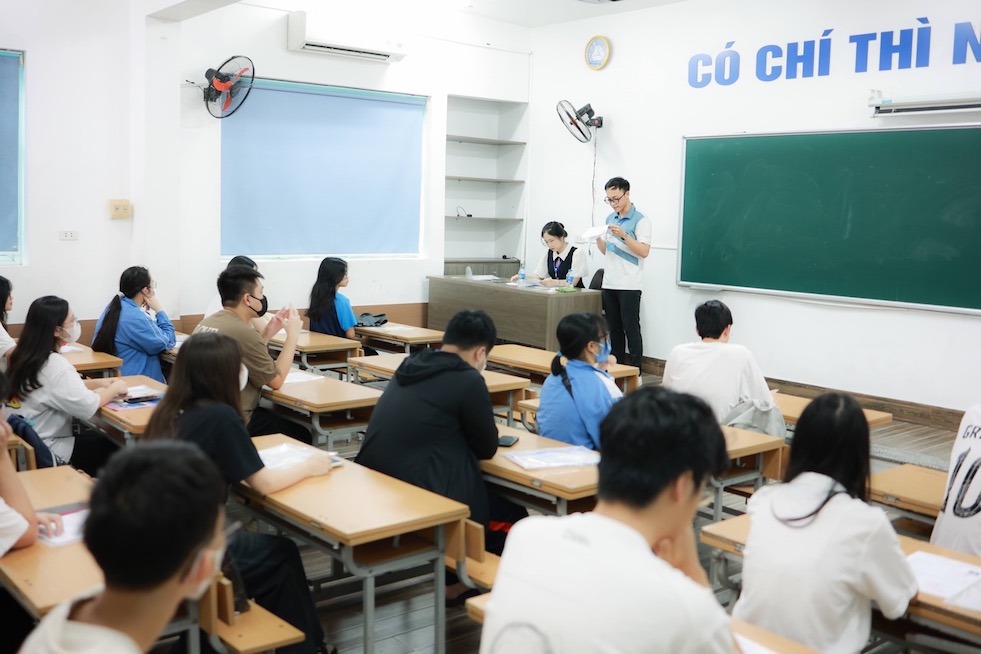 Bộ GDĐT đề xuất, sinh viên tốt nghiệp loại xuất sắc, giỏi vi phạm các quy định về liêm chính học thuật, liêm chính khoa học sẽ bị hạ 1 bậc. Ảnh: Hải Nguyễn 