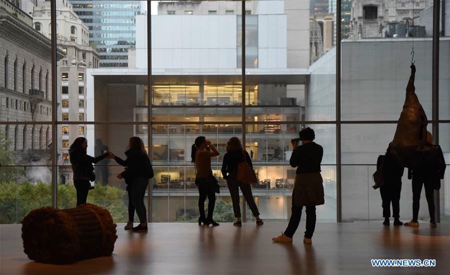 Work interactions, gossip, or office sharing are natural catalysts that help relieve pressure and connect colleagues. Photo: Xinhua