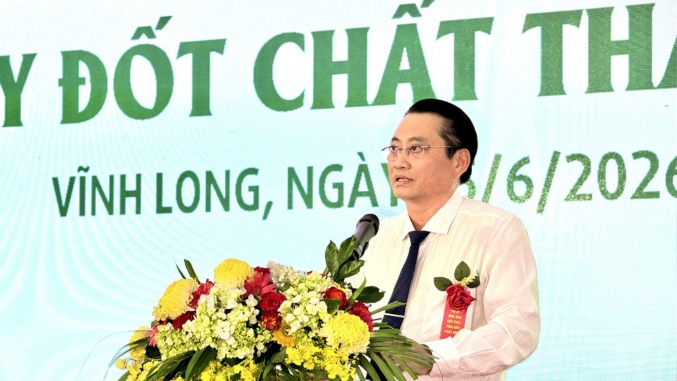 Mr. Nguyen Quynh Thien - Vice Chairman of Vinh Long Provincial People's Committee delivers a directive speech at the project groundbreaking ceremony. Photo: Hoang Loc