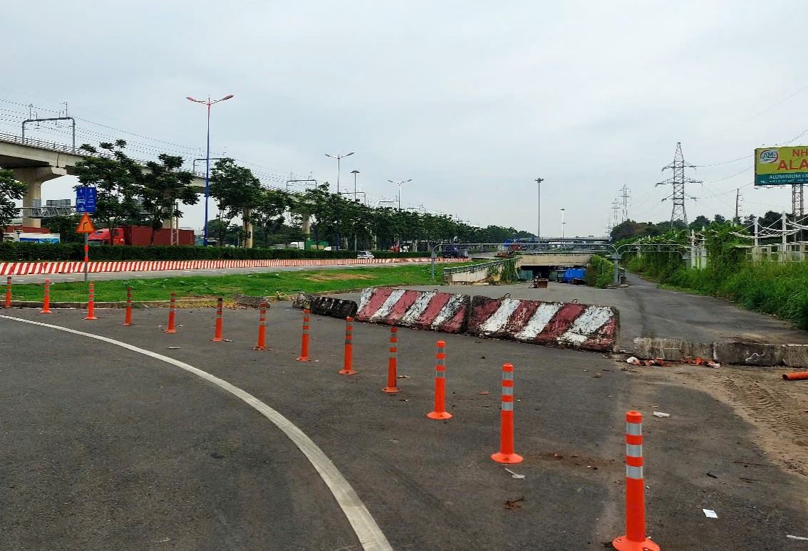 Hầm chui song hành phải Xa lộ Hà Nội dừng thi công từ tháng 6.2023. Ảnh: Minh Quân