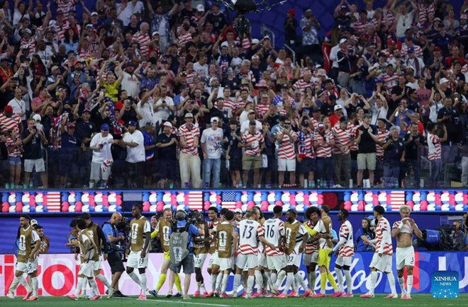 Cổ động viên xem World Cup 2026 không được mang chai nước vào các sân vận động. Ảnh: Xinhua