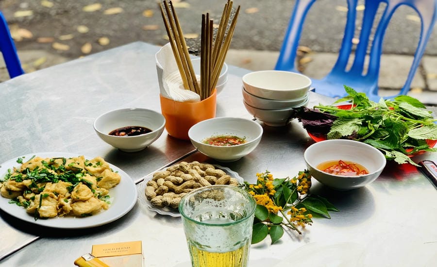 Onion beans are a dish that shows off all the superior qualities of ambarella. Photo: Ky Lam