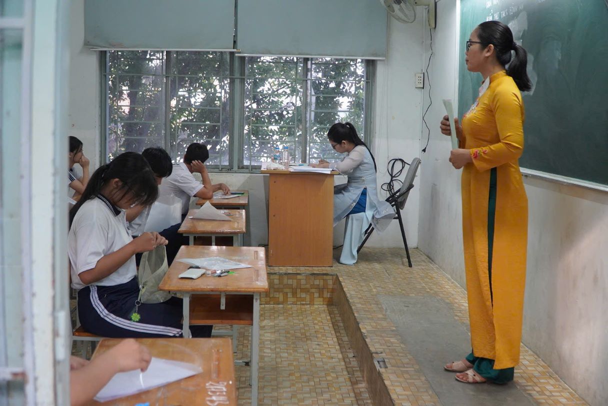 Candidates taking the entrance exam to 10th grade in Ho Chi Minh City. Photo: Chan Phuc