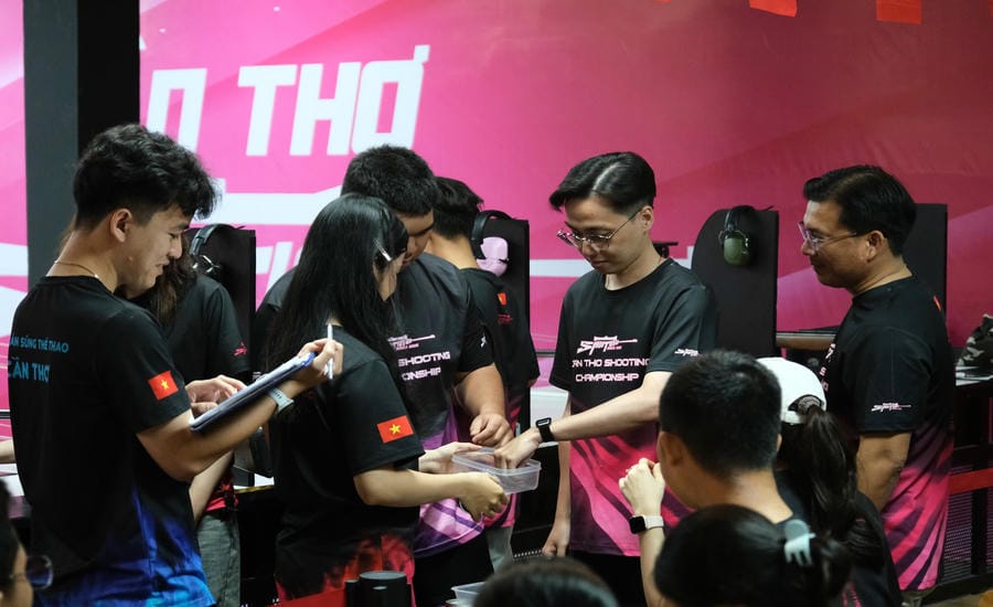 Giải đấu CanThoShooting Championship Season 1 - 2026 thu hút nhiều thí sinh ở nhiều độ tuổi đến thi đấu, trải nghiệm. Ảnh: Phong Linh