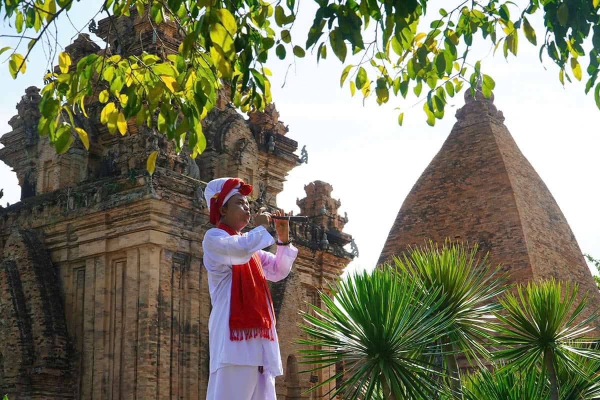 Cham National Culture Festival gathers artisans, promotes heritage and tourism. Photo: Huu Long