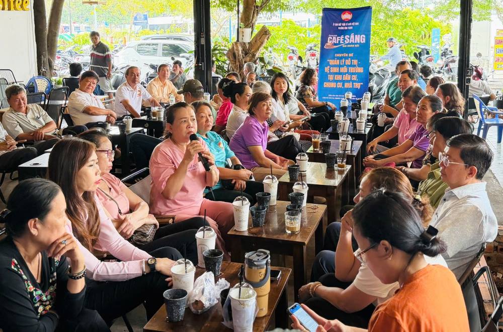 Phường Bình Thạnh tổ chức hội nghị “Tháng nghe dân nói” kết hợp mô hình cà phê sáng đại đoàn kết. Ảnh: Đơn vị cung cấp