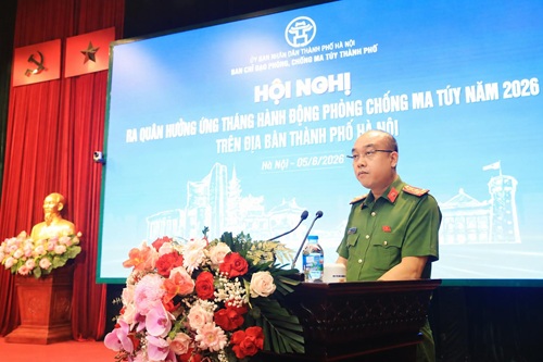 Đại tá Nguyễn Đức Long - Phó Giám đốc Công an thành phố Hà Nội phát biểu tại hội nghị. Ảnh: CAHN