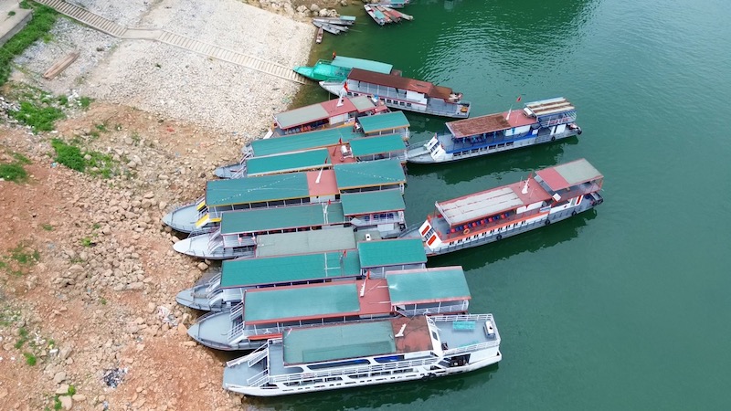 Những vướng mắc liên quan đến tàu thuyền đã ảnh hưởng đáng kể đến hoạt động du lịch của địa phương. Ảnh: PV