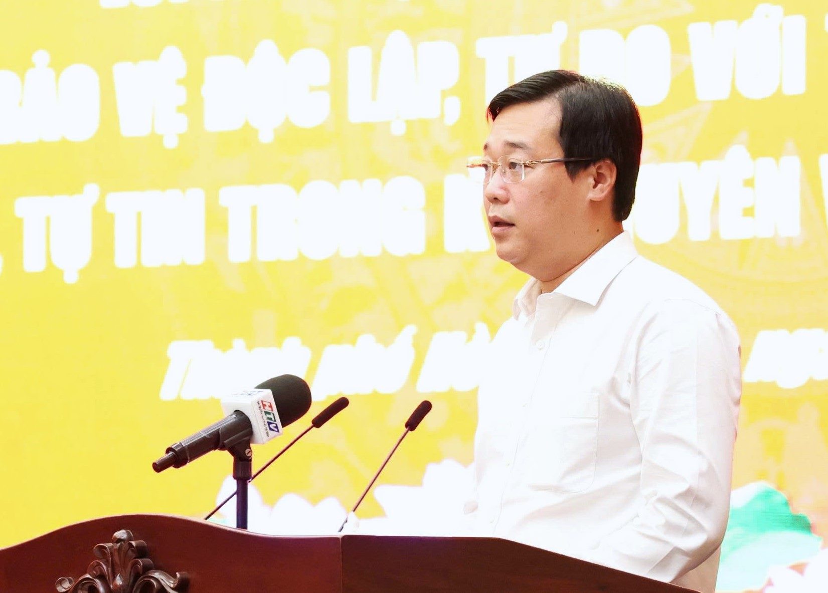 Ông Lê Quốc Phong - Ủy viên Trung ương Đảng, Phó Bí thư Thường trực Thành ủy TPHCM, phát biểu tại hội thảo.  Ảnh: Ngô Tùng
