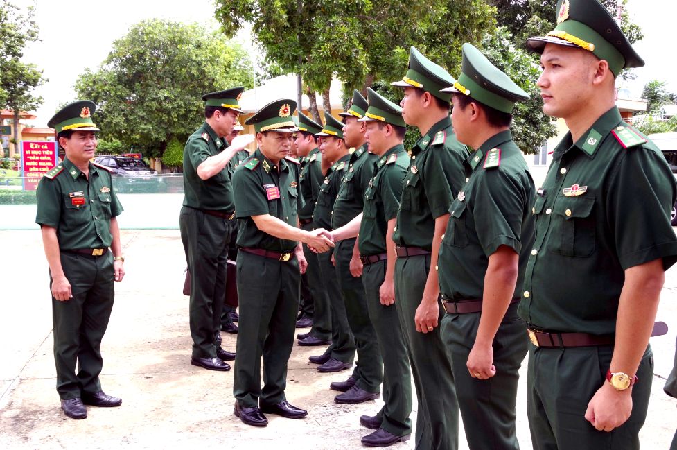 Bộ đội Biên phòng tỉnh Đồng Tháp đón tiếp đoàn kiểm tra. Ảnh: Hòa Bình