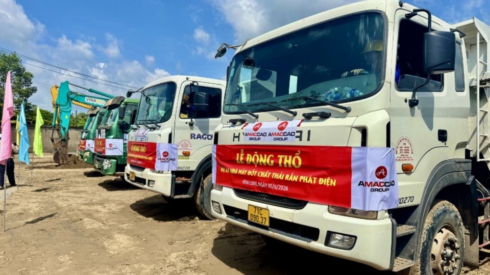 các trang thiết bị máy móc chuyên dụng đã được tập kết đầy đủ tại công trường, sẵn sàng phục vụ cho công tác thi công và xây dựng dự án. Ảnh: Hoàng Lộc