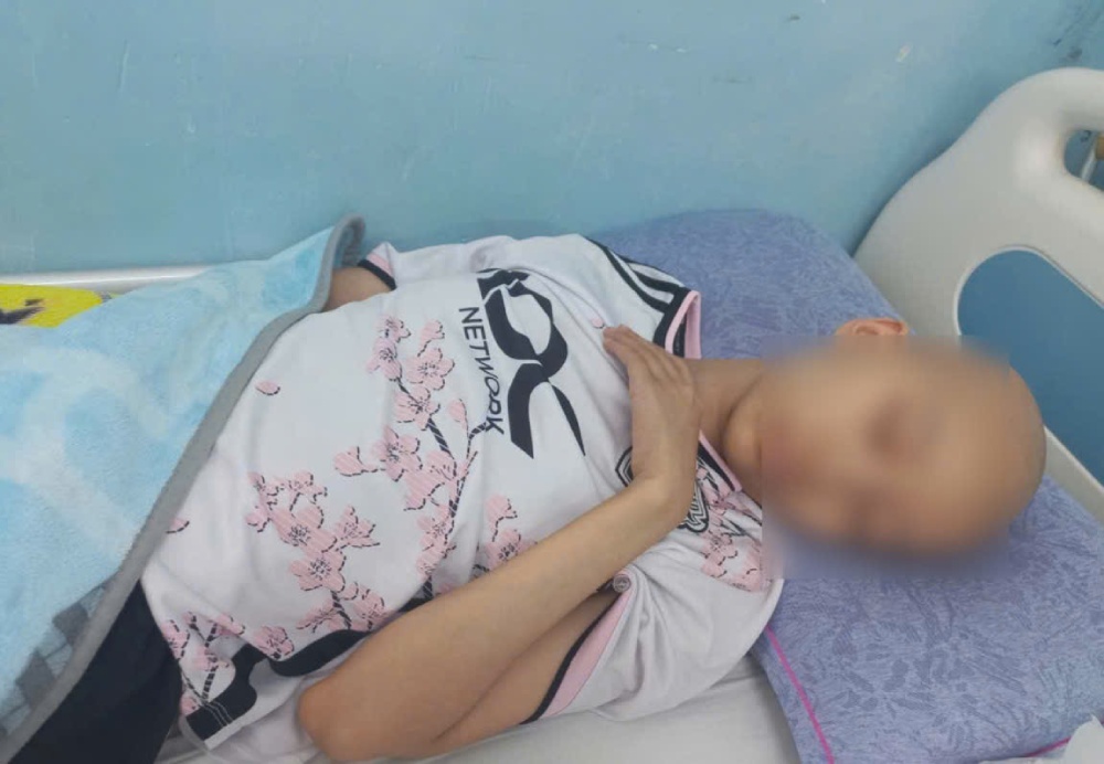 When her peers were going to school, Tuong Vi had to put aside her studies to fight cancer. Photo: Family provided