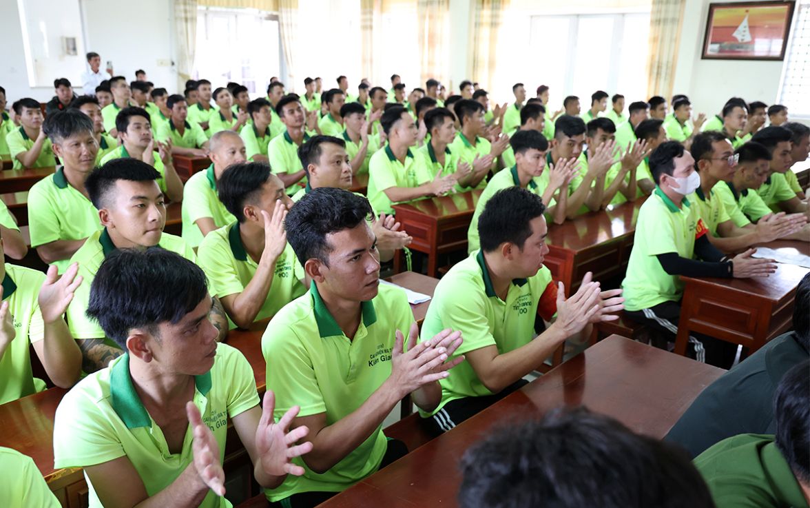 Các học viên tham gia buổi lễ. Ảnh: Vũ Tiến