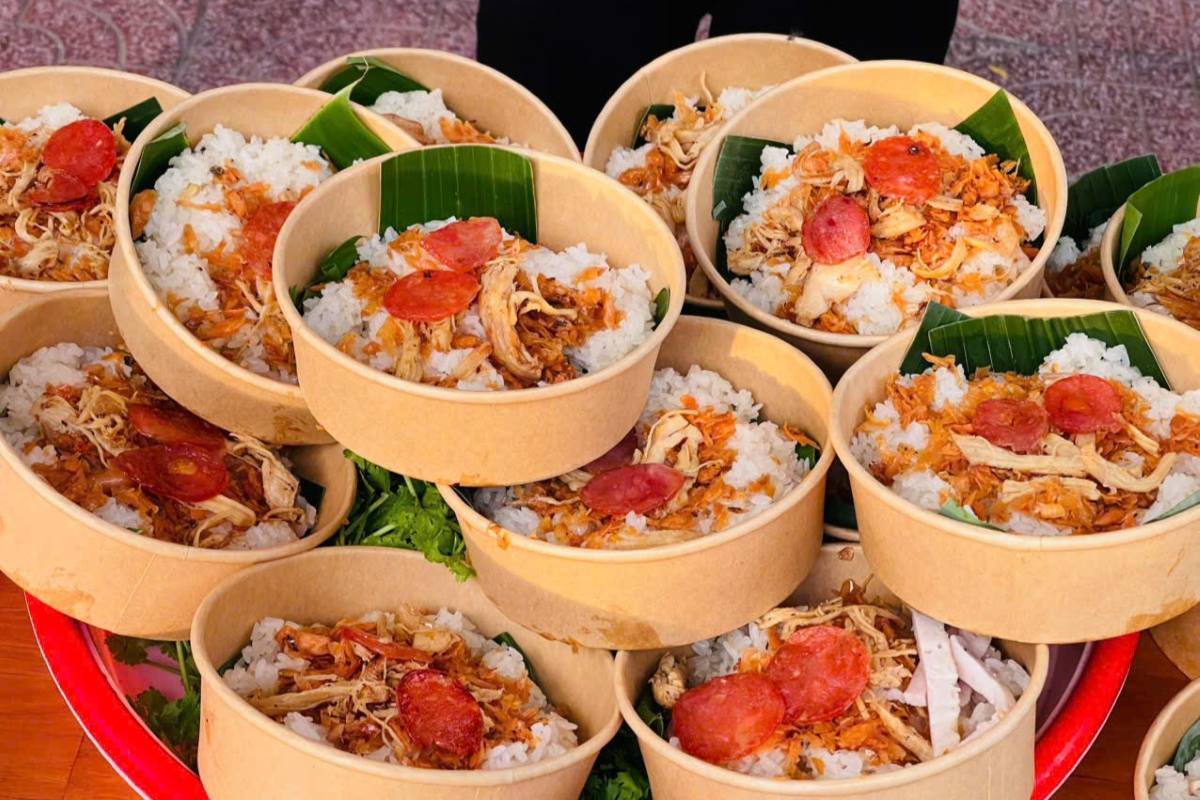 Phần ăn sáng tươm tất được chuẩn bị để phát cho các hoàn cảnh khó khăn ở Vũng Tàu. Ảnh: MTTQVT