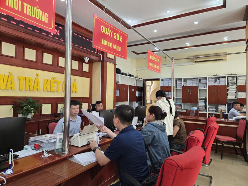 Lang Son allocates additional funds to 42 communes and wards to implement the staff streamlining regime. Photo: Khanh Linh