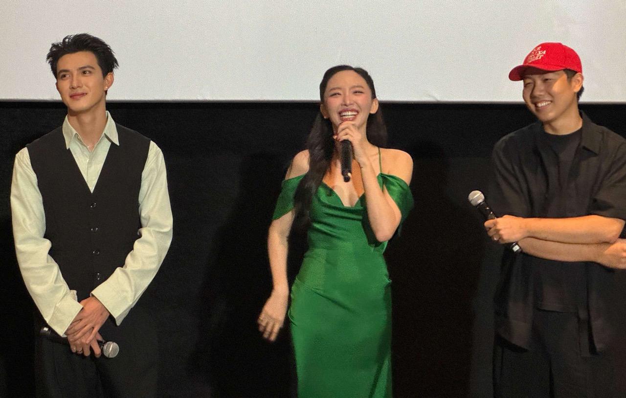 Toc Tien invited Tran Ngoc Vang to star in the MV. Photo: Van Sang.