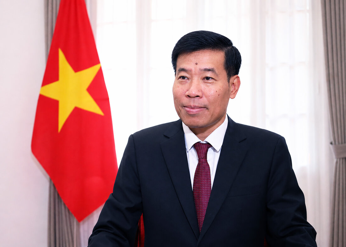 Member of the Party Central Committee, Deputy Minister of Foreign Affairs Nguyen Manh Cuong answers an interview about the ASEAN Future Forum 2026. Photo: Ministry of Foreign Affairs
