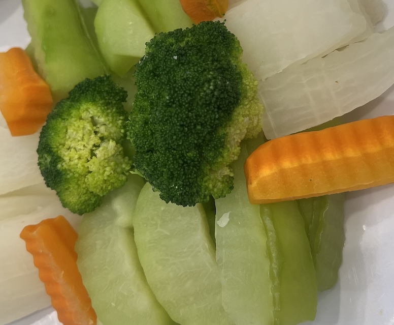 There are many reasons to choose boiled vegetables for weight loss. Photo: Kieu Vu
