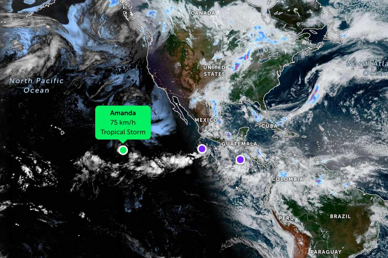 Hai áp thấp mới hình thành, nối đuôi bão Amanda trên biển. Ảnh: JTWC
