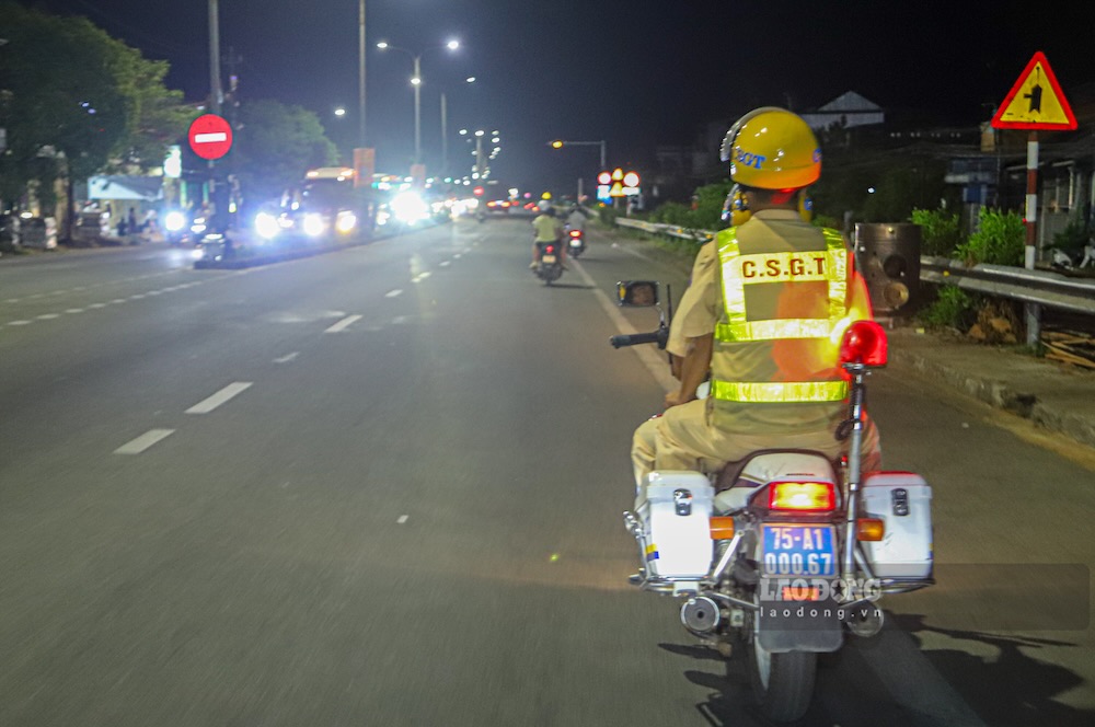Đội CSGT đường bộ số 2 tuần tra, kiểm soát tình hình giao thông trên các trục đường. Ảnh: Nguyễn Luân
