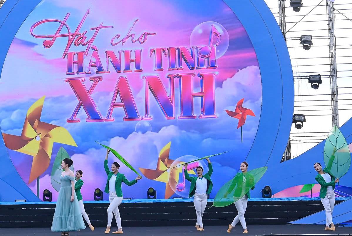 Tiết mục văn nghệ đặc sắc tại chương trình Lễ phát động quốc gia hưởng ứng Ngày Môi trường thế giới. Ảnh: Duy Chương