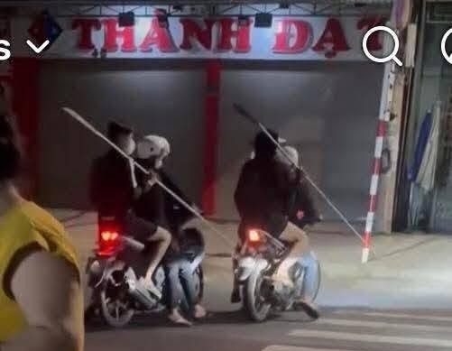 Group of teenagers carrying weapons causing anxiety for people. Photo: DVCC