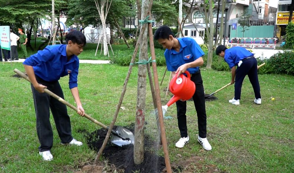 People in Ho Chi Minh City join hands to build a green, clean and beautiful environment.