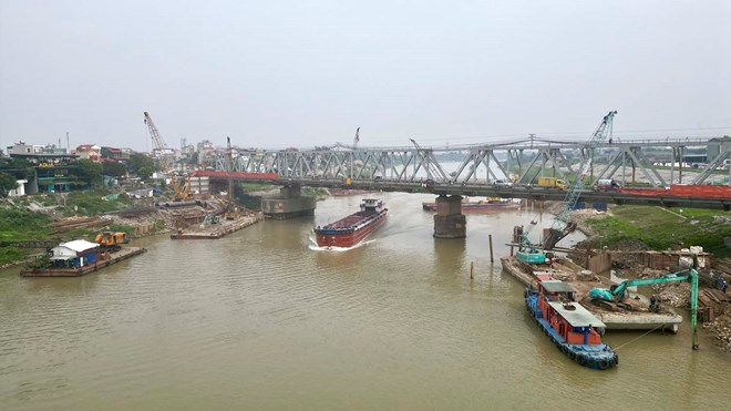 Hanoi proposes to build Giang Bien bridge across the Duong River nearly 9,000 billion VND. Photo: Huu Chanh