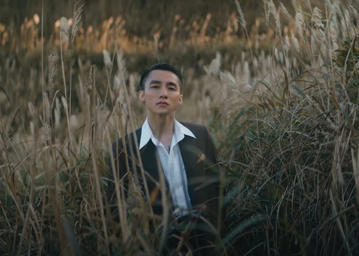 Tạo hình của Sơn Tùng M-TP trong MV “Chúng ta của hiện tại“. Ảnh cắt từ MV