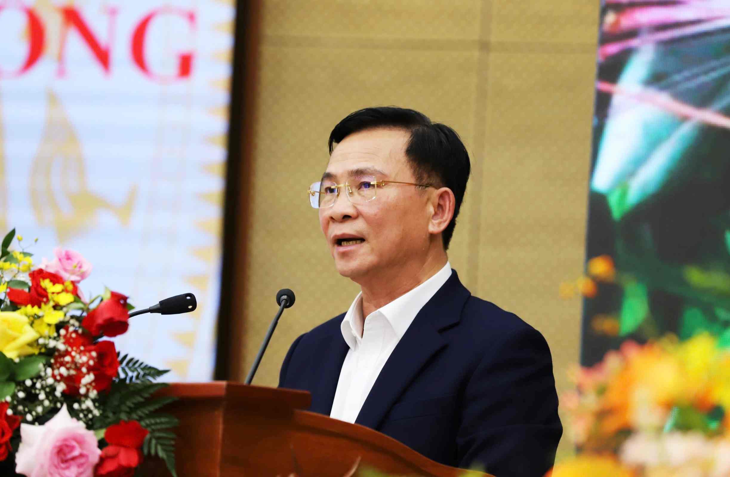 Ông Hồ Văn Mười - Ủy viên Trung ương Đảng, Chủ tịch UBND tỉnh Lâm Đồng phát biểu tại hội nghị. Ảnh: Phúc Khánh 