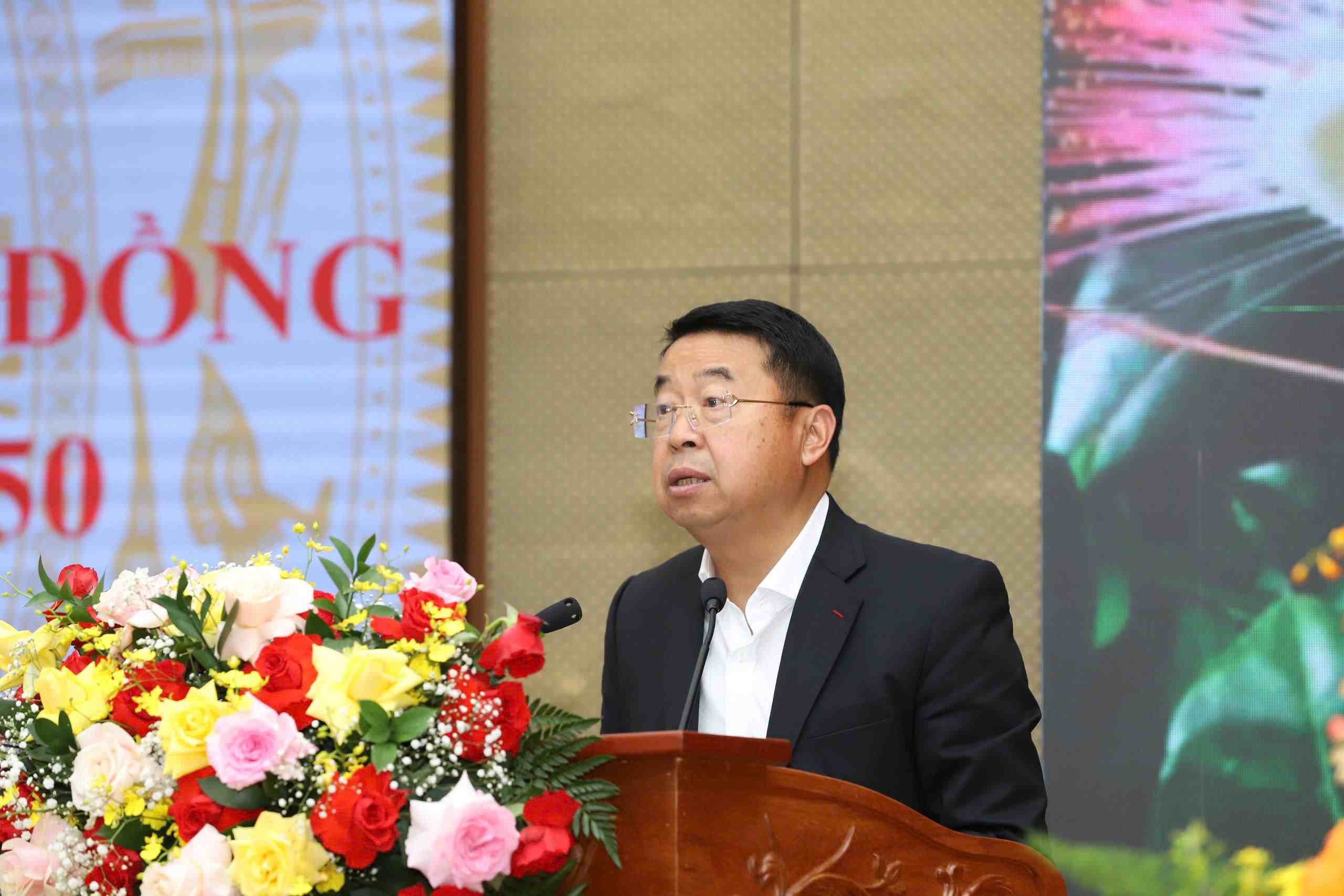 Giám đốc Sở Tài chính tỉnh Lâm Đồng Tôn Thiện San trình bày tóm tắt điều chỉnh quy hoạch. Ảnh: Phúc Khánh 